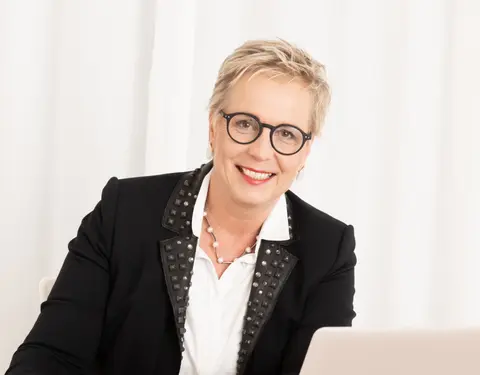 Frauenakademie«In der Coronakrise sind viele Frauen ins Rollenbild der 1950er-Jahre zurück gefallen»